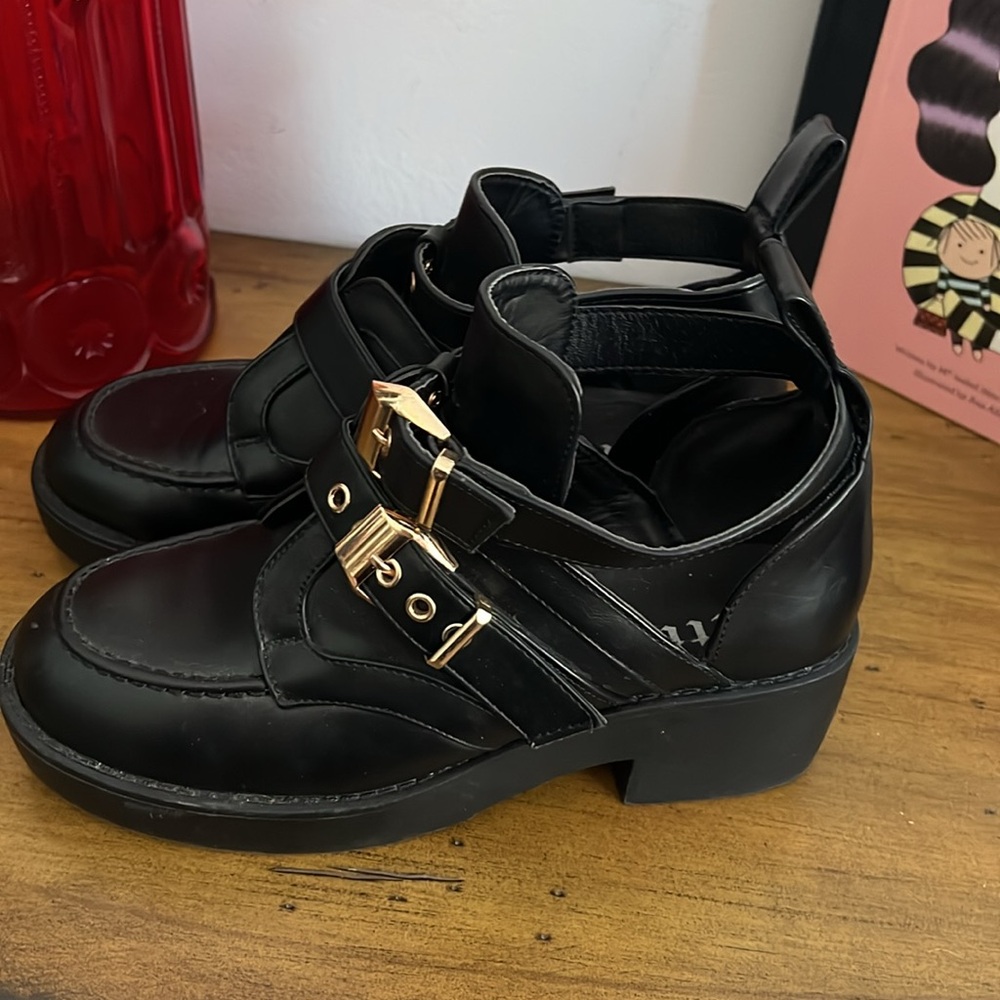 Retro Double Buckle Black Chunky Booties - Picture 6 of 7